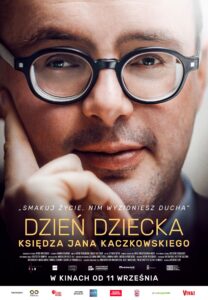 Plakat filmu "Dzień dziecka księdza Jana Kaczkowskiego"